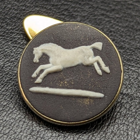 英國復古 Wedgwood 馬浮雕純銀袖扣帶金色裝飾